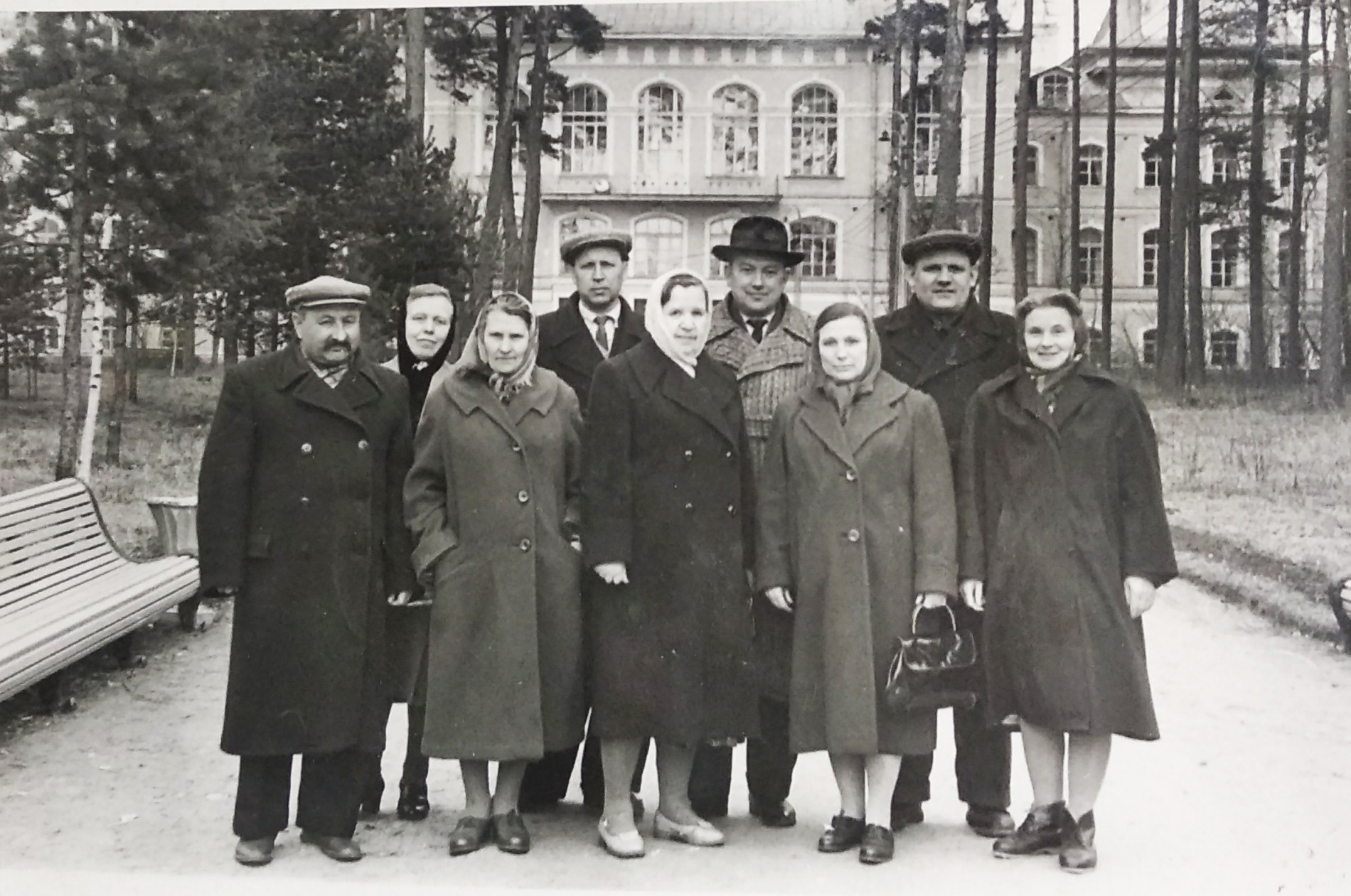 Ф.Л.Королев крайний слева в первом ряду