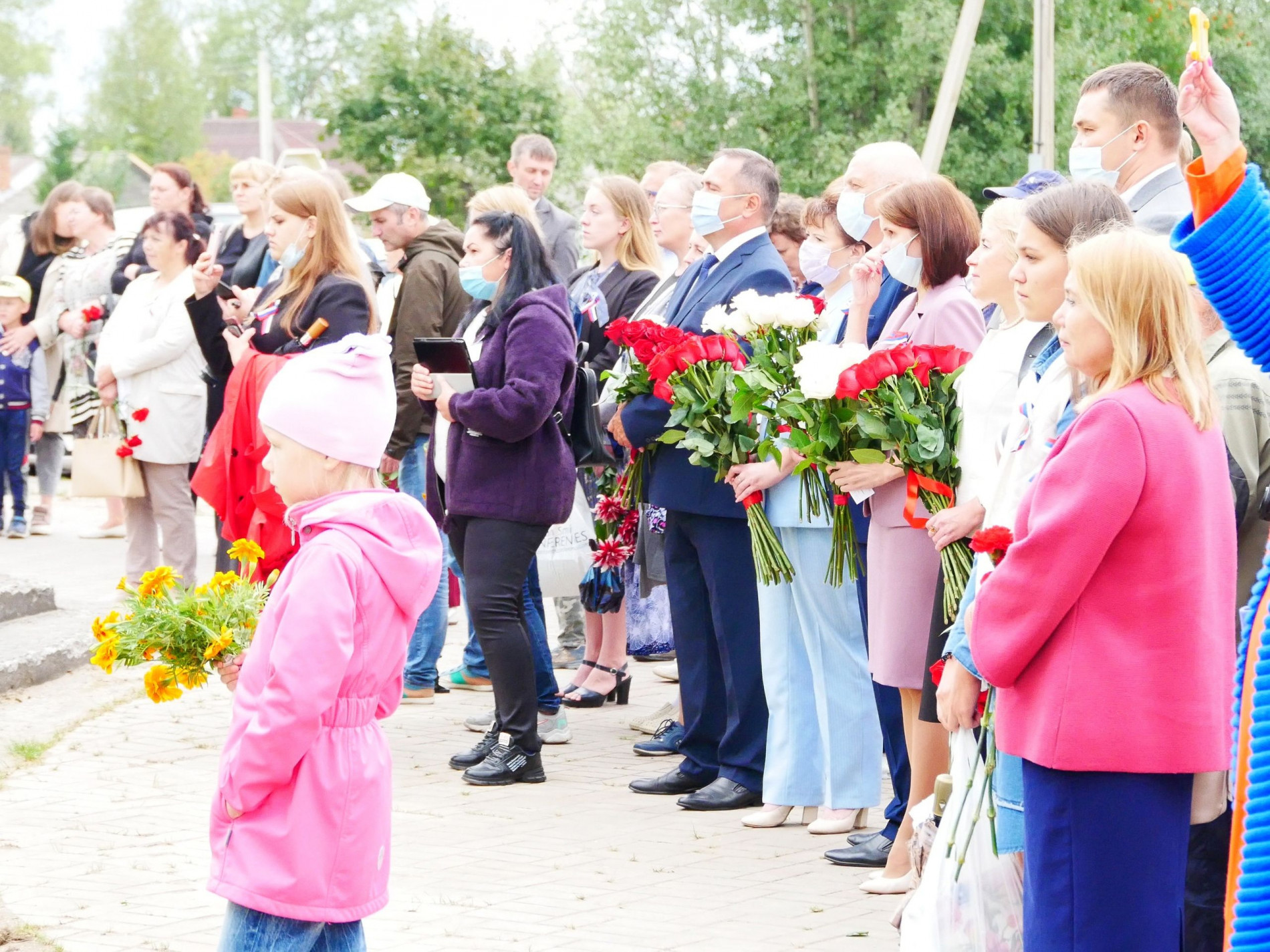 Торжественный митинг у памятника поэту Сергею Орлову в Белозерске 2021 г.