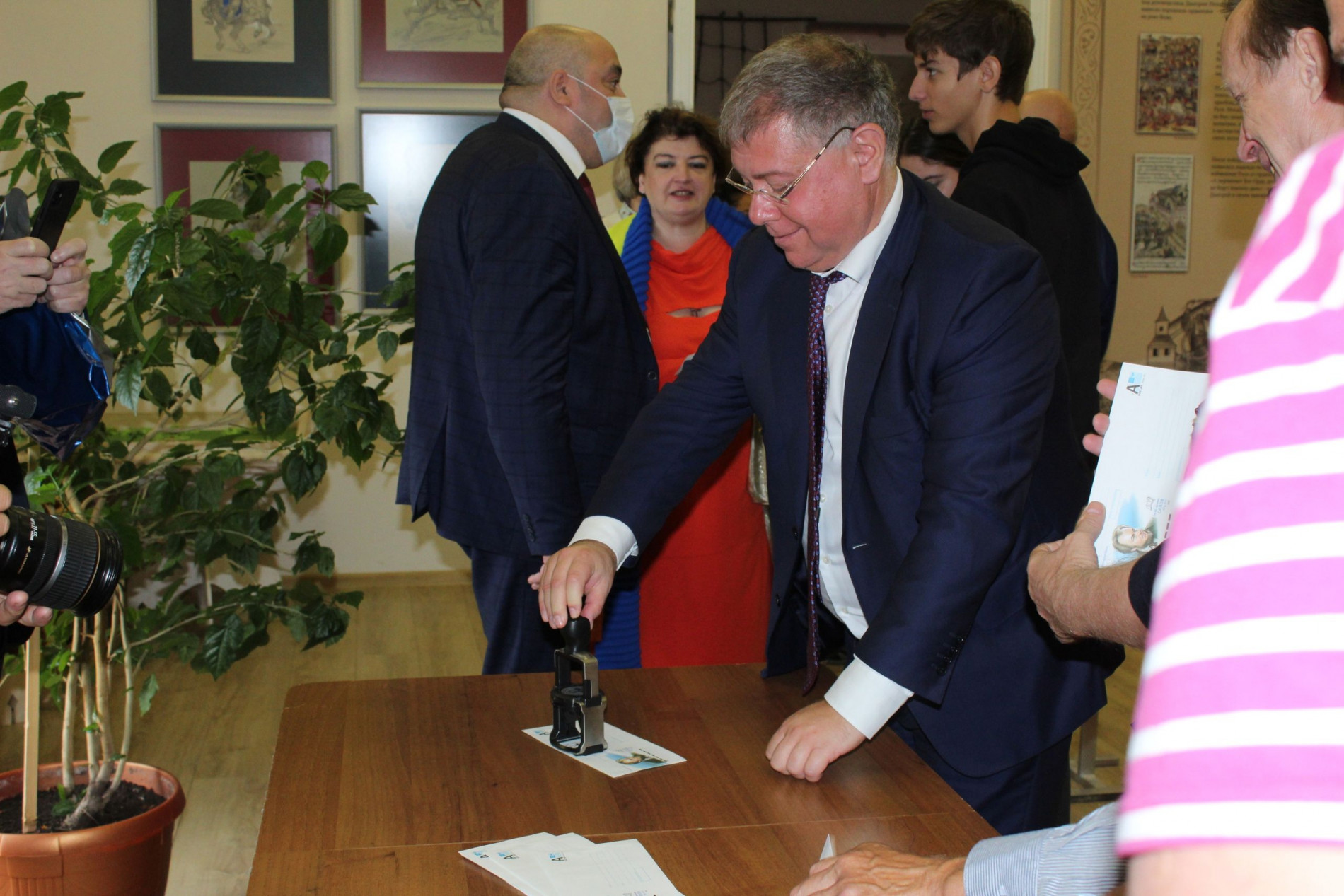 Церемония гашения маркированного конверта, выпущенного в честь 100-летия со дня рождения Сергея Сергеевича Орлова