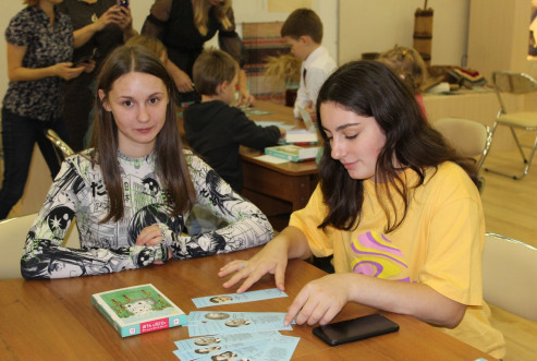 Презентация кейсов настольных игр «Ура, лит-ра!»