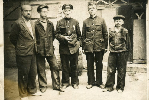 Фотография 'Шамарин А.Н. с коллегами' 1944 год.БОКМ-3596  _1