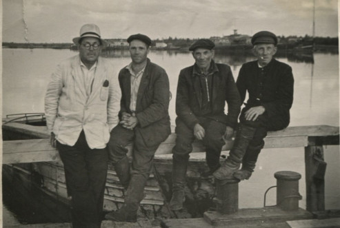 29. БОКМ н-в-4089-1   Фотография 'Жители с. Крохино на переправе'_1