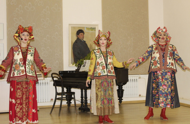 Ансамбль народной музыки «Солнцеворот» поздравил Белозерский музей с 45-летием